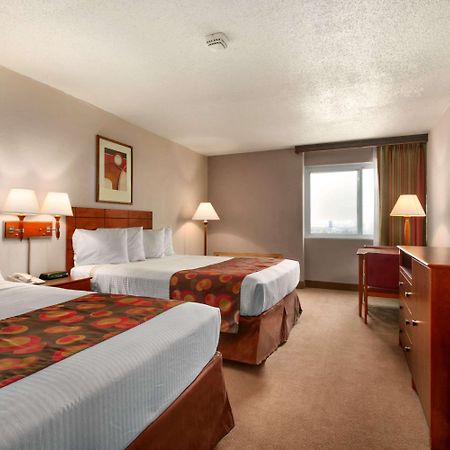 Ramada By Wyndham Bismarck Exterior foto