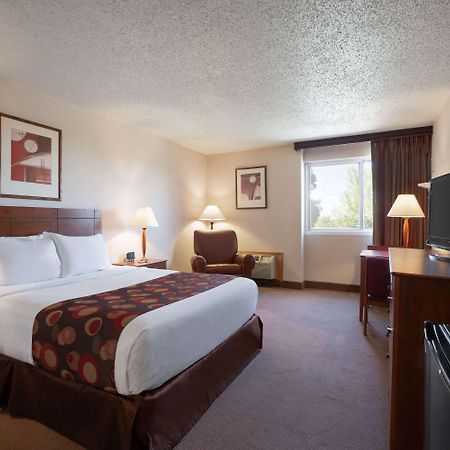 Ramada By Wyndham Bismarck Exterior foto