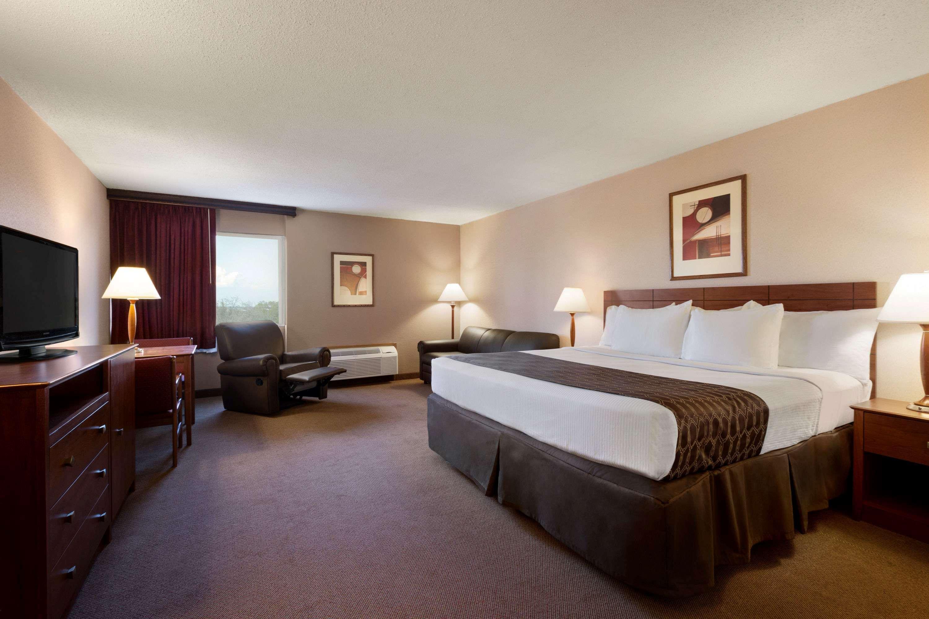 Ramada By Wyndham Bismarck Exterior foto