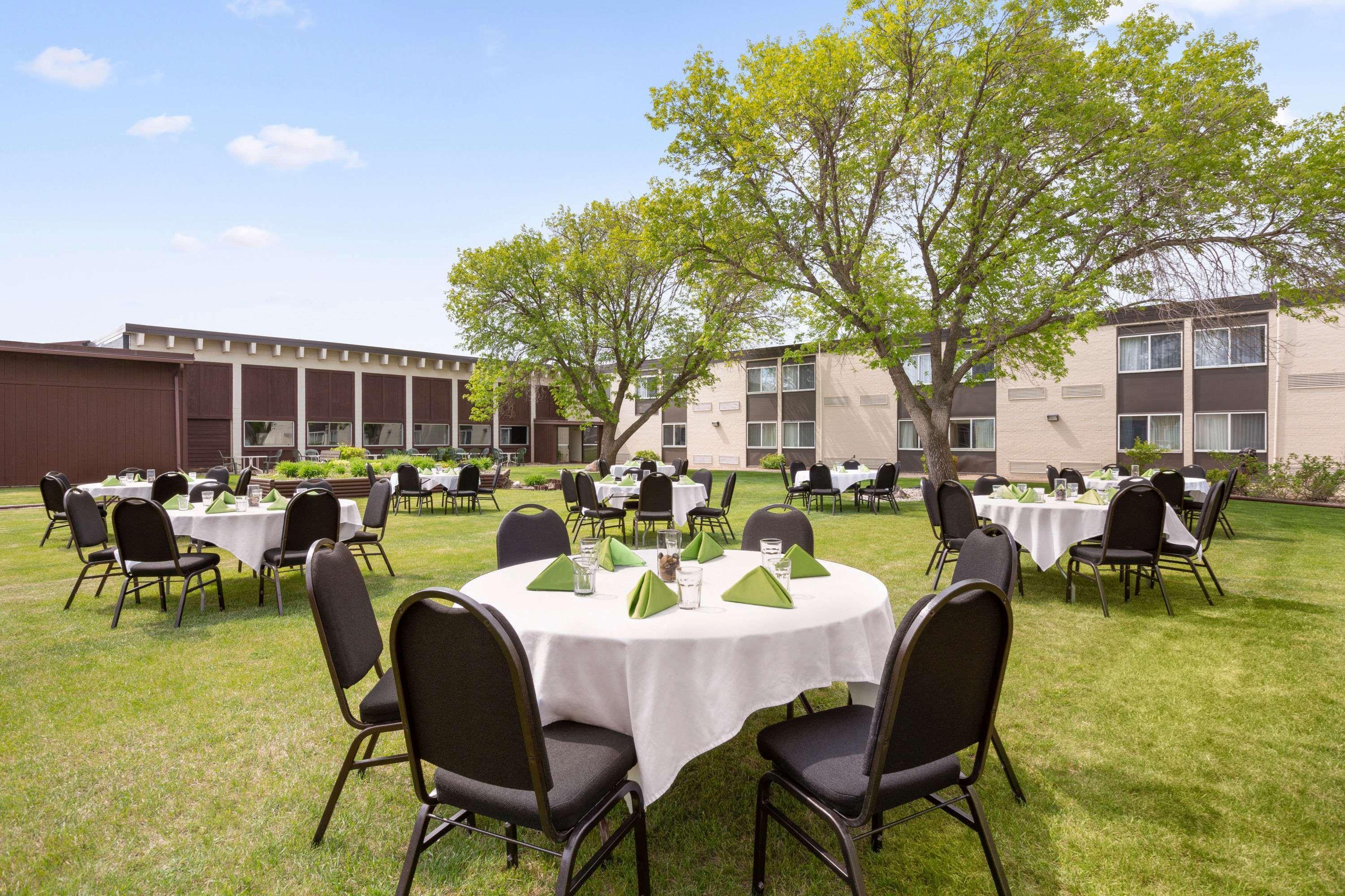 Ramada By Wyndham Bismarck Exterior foto