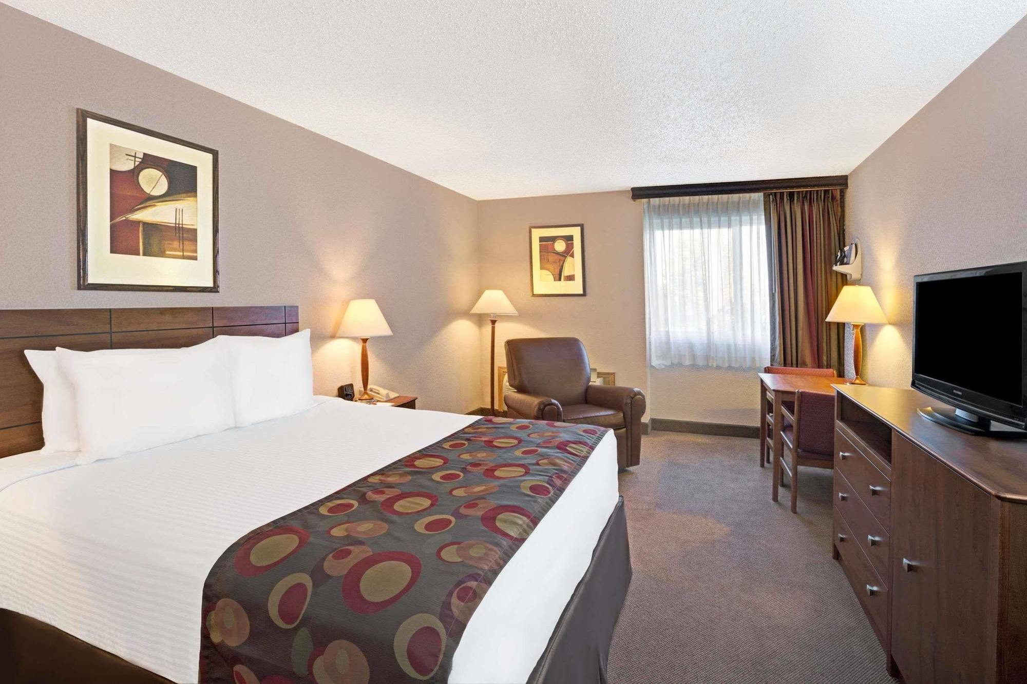 Ramada By Wyndham Bismarck Exterior foto