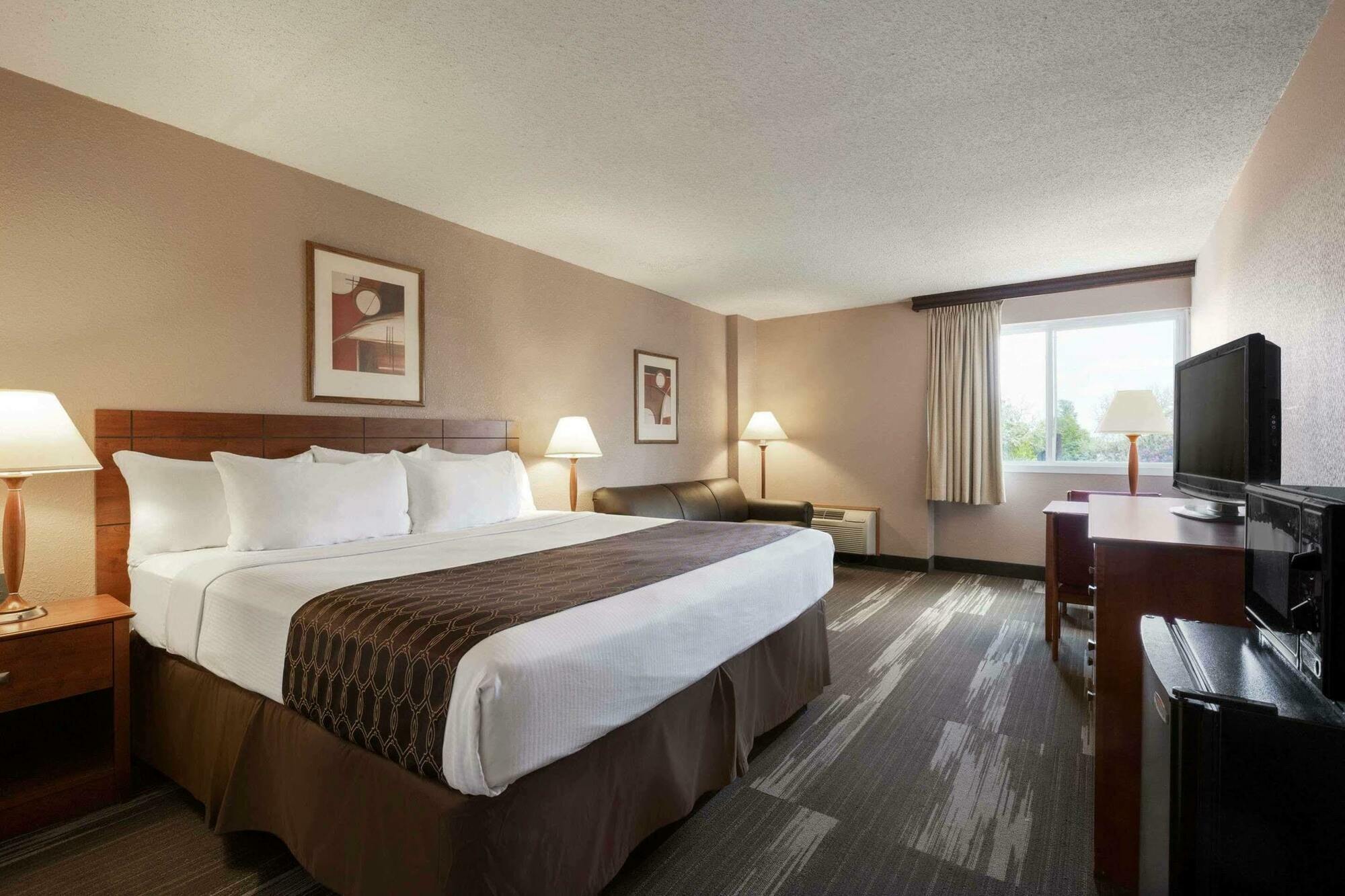 Ramada By Wyndham Bismarck Exterior foto